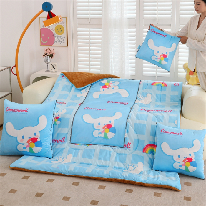 91家纺网 家纺一手货源 找家纺 照世家纺 2024新款三丽鸥印花抱枕被（控价59、82、109、139） 玉桂狗