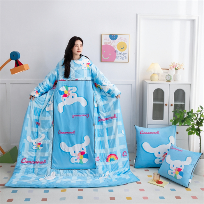 91家纺网 家纺一手货源 找家纺 照世家纺 2024新款卡通三丽鸥水晶绒多功能带袖一体式抱枕被 玉桂狗