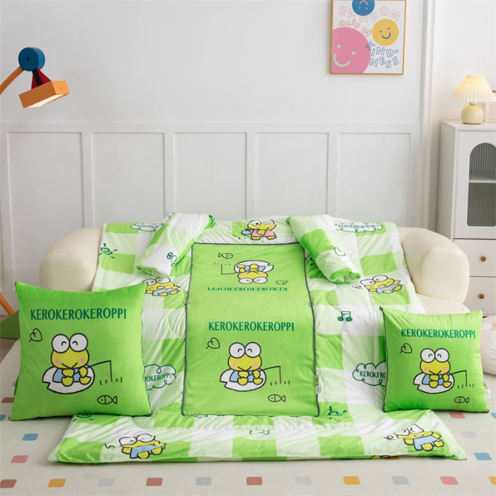 91家纺网 家纺一手货源 找家纺 照世家纺 2024新款卡通三丽鸥水晶绒多功能带袖一体式抱枕被 大眼蛙