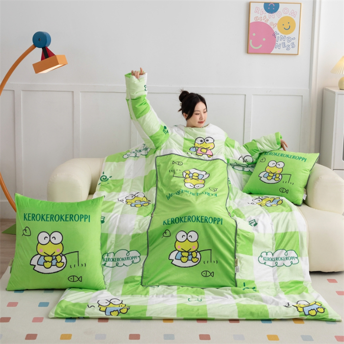 91家纺网 家纺一手货源 找家纺 照世家纺 2024新款卡通三丽鸥水晶绒多功能带袖一体式抱枕被 大眼蛙