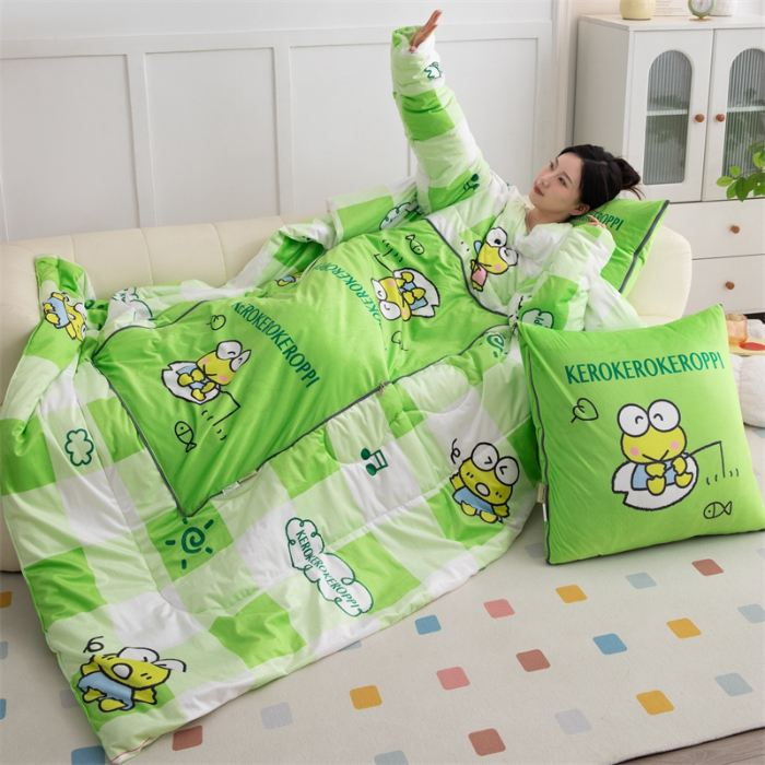 91家纺网 家纺一手货源 找家纺 照世家纺 2024新款卡通三丽鸥水晶绒多功能带袖一体式抱枕被 大眼蛙