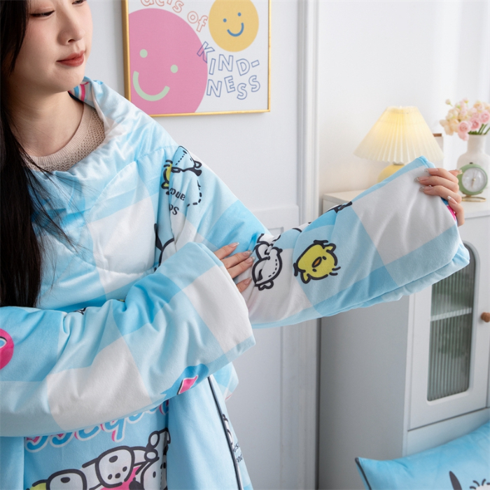 91家纺网 家纺一手货源 找家纺 照世家纺 2024新款卡通三丽鸥水晶绒多功能带袖一体式抱枕被 帕恰狗