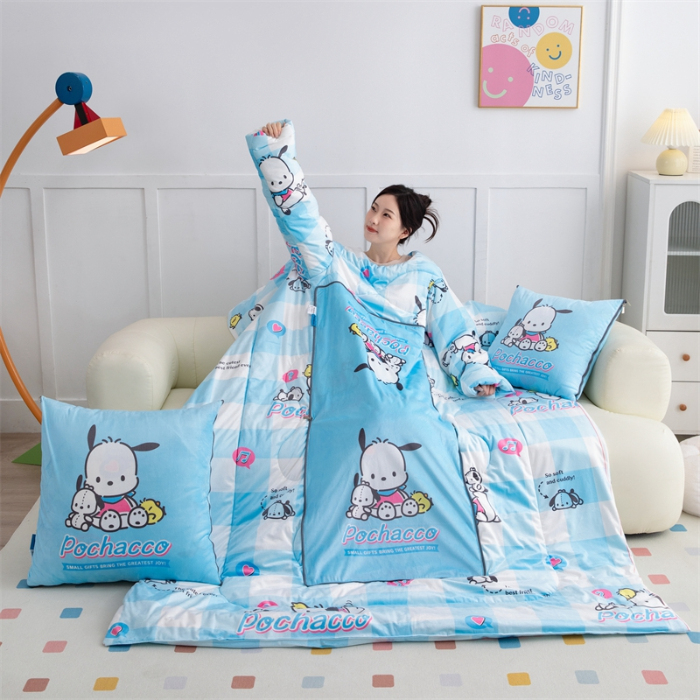 91家纺网 家纺一手货源 找家纺 照世家纺 2024新款卡通三丽鸥水晶绒多功能带袖一体式抱枕被 帕恰狗