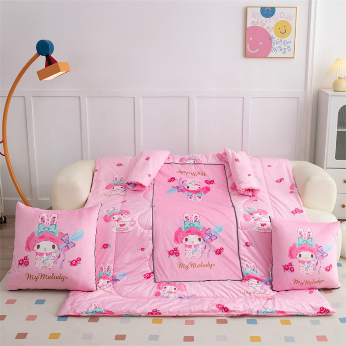 91家纺网 家纺一手货源 找家纺 照世家纺 2024新款卡通三丽鸥水晶绒多功能带袖一体式抱枕被 美乐蒂