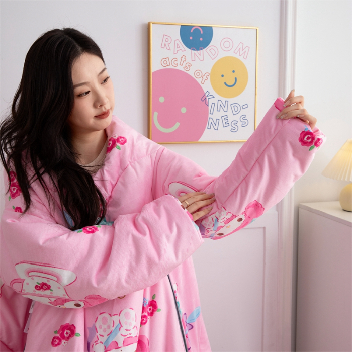 91家纺网 家纺一手货源 找家纺 照世家纺 2024新款卡通三丽鸥水晶绒多功能带袖一体式抱枕被 美乐蒂