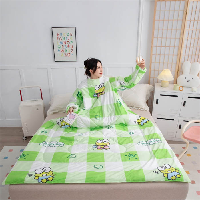 91家纺网 家纺一手货源 找家纺 照世家纺 2024新款卡通三丽鸥水晶绒多功能带袖一体式懒人被 大眼蛙