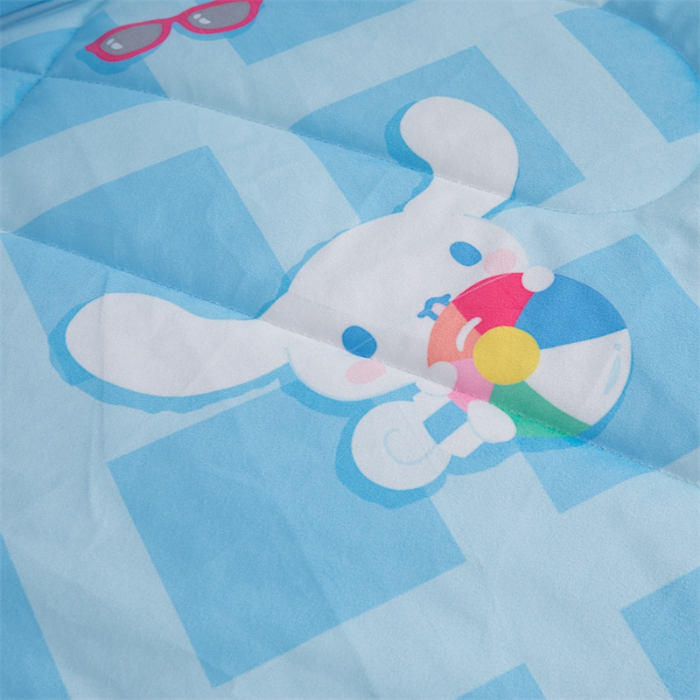 91家纺网 家纺一手货源 找家纺 照世家纺 2024新款卡通三丽鸥水晶绒多功能带袖一体式懒人被 玉桂狗