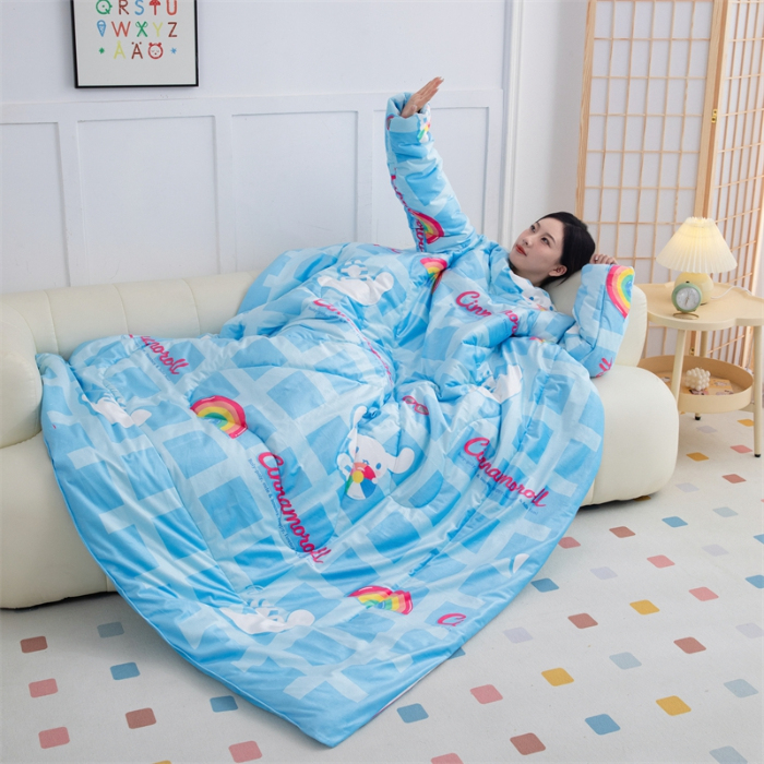 91家纺网 家纺一手货源 找家纺 照世家纺 2024新款卡通三丽鸥水晶绒多功能带袖一体式懒人被 玉桂狗