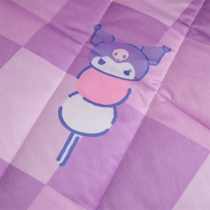 91家纺网 家纺一手货源 找家纺 照世家纺 2024新款卡通三丽鸥水晶绒多功能带袖一体式懒人被 库洛米