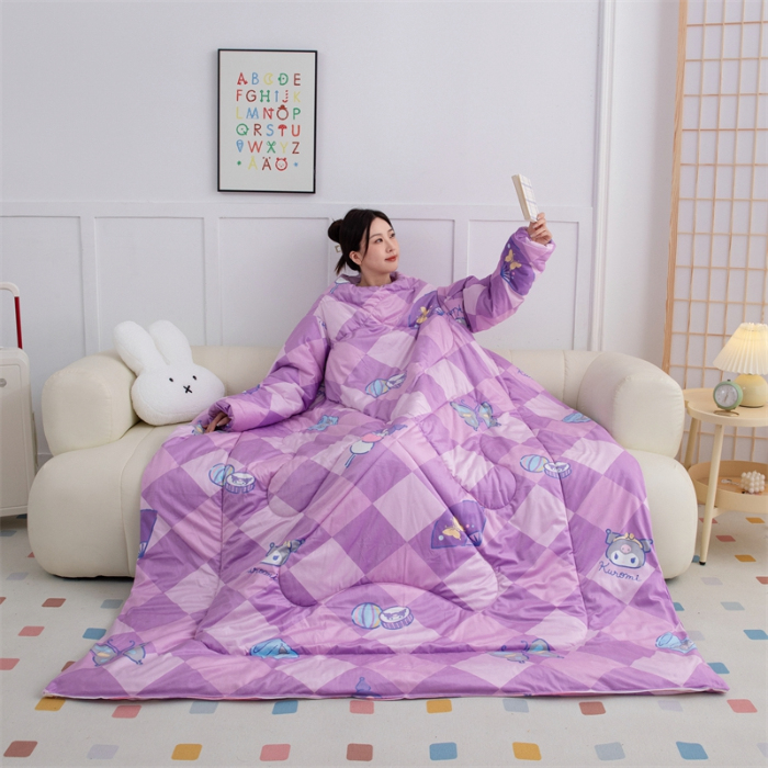 91家纺网 家纺一手货源 找家纺 照世家纺 2024新款卡通三丽鸥水晶绒多功能带袖一体式懒人被 库洛米