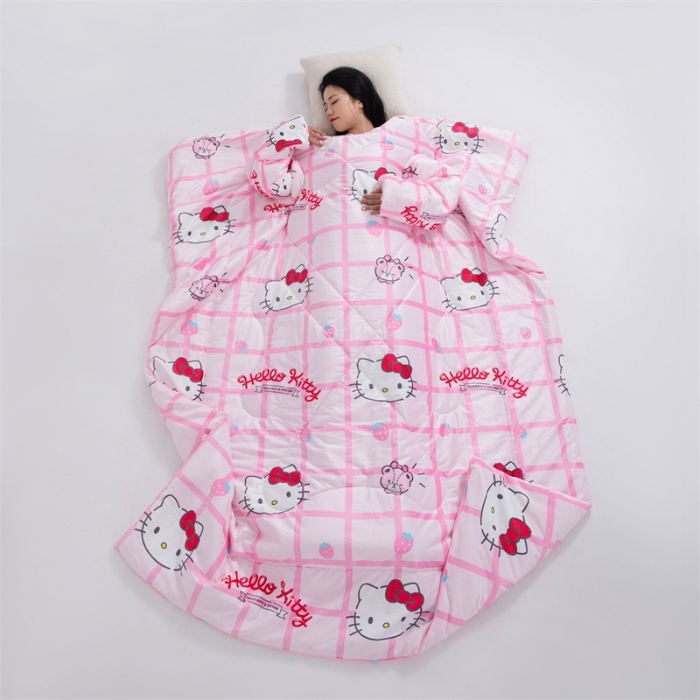 91家纺网 家纺一手货源 找家纺 照世家纺 2024新款卡通三丽鸥水晶绒多功能带袖一体式懒人被 凯蒂猫