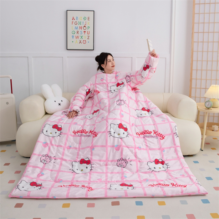 91家纺网 家纺一手货源 找家纺 照世家纺 2024新款卡通三丽鸥水晶绒多功能带袖一体式懒人被 凯蒂猫