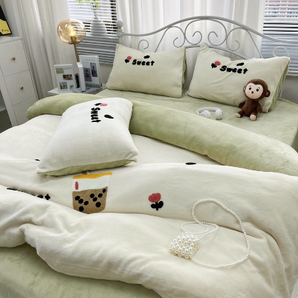91家纺网 家纺一手货源 找家纺 （总）逸林家纺《原希尔顿逸林》 2024新款牛奶绒毛巾绣四件套加厚立体卡通牛奶绒四件套