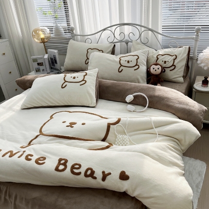 91家纺网 家纺一手货源 找家纺 （总）逸林家纺《原希尔顿逸林》 2024新款牛奶绒毛巾绣四件套加厚立体卡通牛奶绒四件套