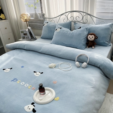 91家纺网 家纺一手货源 找家纺 （总）逸林家纺《原希尔顿逸林》 2024新款牛奶绒毛巾绣四件套加厚立体卡通牛奶绒四件套