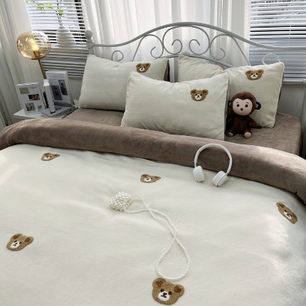 91家纺网 家纺一手货源 找家纺 （总）逸林家纺《原希尔顿逸林》 2024新款牛奶绒毛巾绣四件套加厚立体卡通牛奶绒四件套