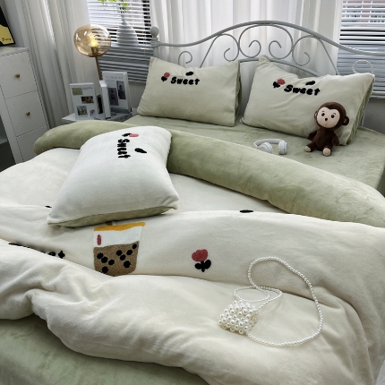91家纺网 家纺一手货源 找家纺 （总）逸林家纺《原希尔顿逸林》 2024新款牛奶绒毛巾绣四件套加厚立体卡通牛奶绒四件套