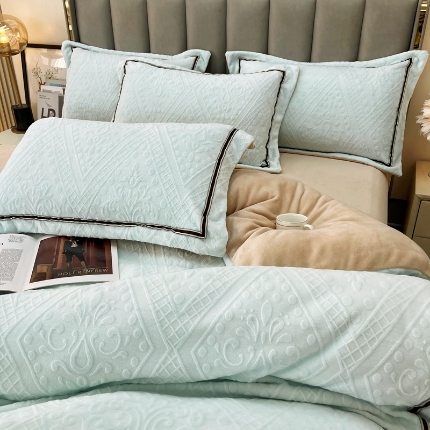 91家纺网 家纺一手货源 找家纺 （总）逸林家纺《原希尔顿逸林》 2024新款牛奶绒雕花压线款四件套