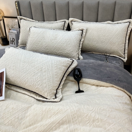 91家纺网 家纺一手货源 找家纺 （总）逸林家纺《原希尔顿逸林》 2024新款牛奶绒雕花压线款四件套