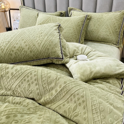 91家纺网 家纺一手货源 找家纺 （总）逸林家纺《原希尔顿逸林》 2024新款牛奶绒雕花压线款四件套