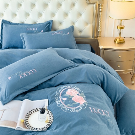 91家纺网 家纺一手货源 找家纺 （总）逸林家纺《原希尔顿逸林》 2024新款斜纹磨毛四件套水洗斜纹棉蛋白棉绣花四件套 爱丽丝系列