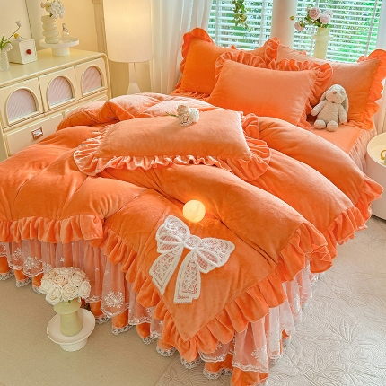 91家纺网 家纺一手货源 找家纺 （总）漫布云2025秋冬新品230g全消光韩版花边牛奶绒床裙款四件套刺绣蕾丝花边床罩款四件套