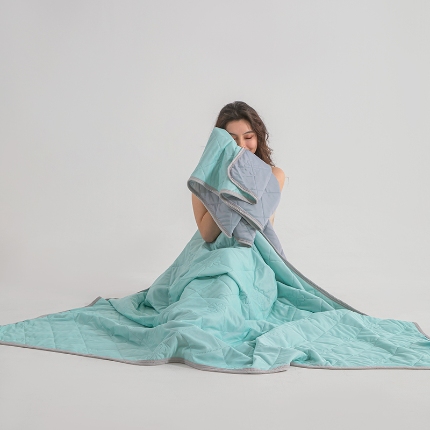 91家纺网 家纺一手货源 找家纺 （总）安琪 2025新款凉感丝冰淇淋夏被纯色印花空调被直播跨境外贸爆款常年不断货