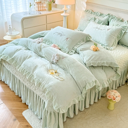 91家纺网 家纺一手货源 找家纺 （总）漫布云2025秋冬新款230g立体花朵全消光牛奶绒床盖四件套11斤重加厚婴儿绒法莱绒床裙款床盖款四件套