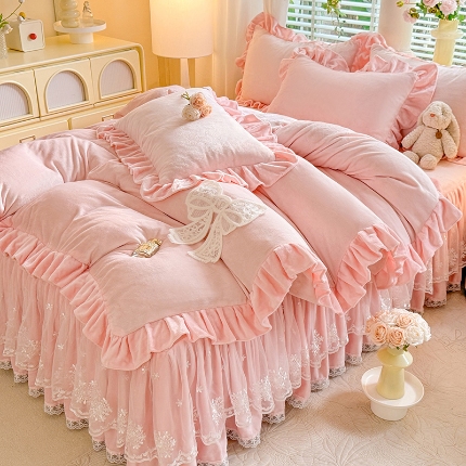 （总）漫布云2025秋冬新品230g全消光韩版花边牛奶绒床裙款四件套刺绣蕾丝花边床罩款四件套