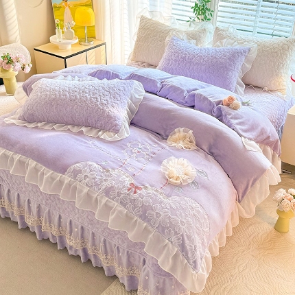 91家纺网 家纺一手货源 找家纺 （总）苏米娜2025秋冬新款230g11斤重立体花朵全消光牛奶绒床盖四件套加厚婴儿绒法莱绒床裙款床盖款四件套