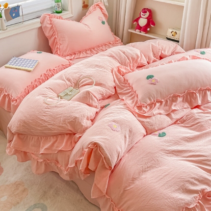 91家纺网 家纺一手货源 找家纺 （总）2025新款韩版水洗棉花边毛巾绣四件套圆角吊边床单款四件套（A类报告，要图加15896250785）