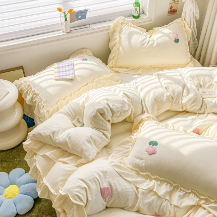 91家纺网 家纺一手货源 找家纺 （总）2025新款韩版水洗棉花边毛巾绣四件套圆角吊边床单款四件套（A类报告，要图加15896250785）