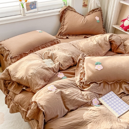 91家纺网 家纺一手货源 找家纺 （总）2025新款韩版水洗棉花边毛巾绣四件套圆角吊边床单款四件套（A类报告，要图加15896250785）