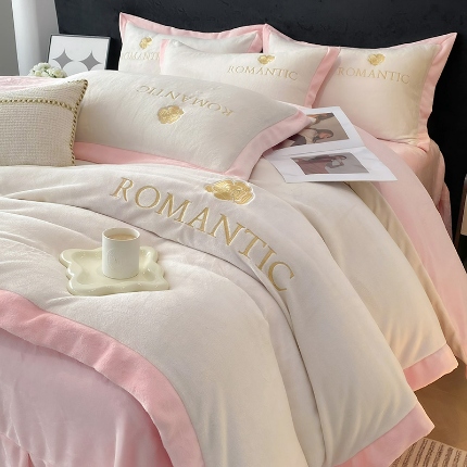 91家纺网 家纺一手货源 找家纺 （总）漫布云2025秋冬230g9斤全消光牛奶绒双拼绣花四件套宽边被套高端轻奢山茶花系列