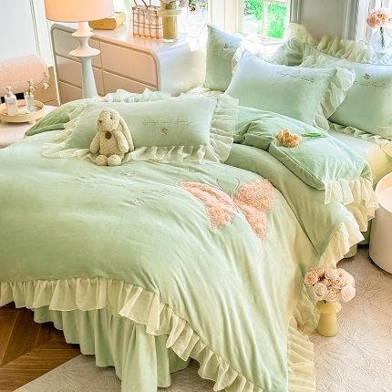 91家纺网 家纺一手货源 找家纺 （总）2025秋冬新款230g法式公主粉少女心牛奶绒四件套法莱绒金貂绒兔兔绒牛奶绒床裙款四件套蝴蝶花床盖款四件套