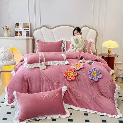 91家纺网 家纺一手货源 找家纺 9斤高端韩版少女心法式公主风贴布绣花牛奶绒四件套小清新绒兔毛绒法莱绒床盖被套丝绒兔毛绒法莱绒床盖被套 锦上添花-宾利蓝