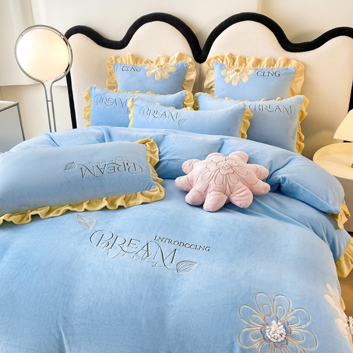 91家纺网 家纺一手货源 找家纺 9斤高端韩版少女心法式公主风贴布绣花牛奶绒四件套小清新绒兔毛绒法莱绒床盖被套丝绒兔毛绒法莱绒床盖被套 潘多拉-婴儿蓝 