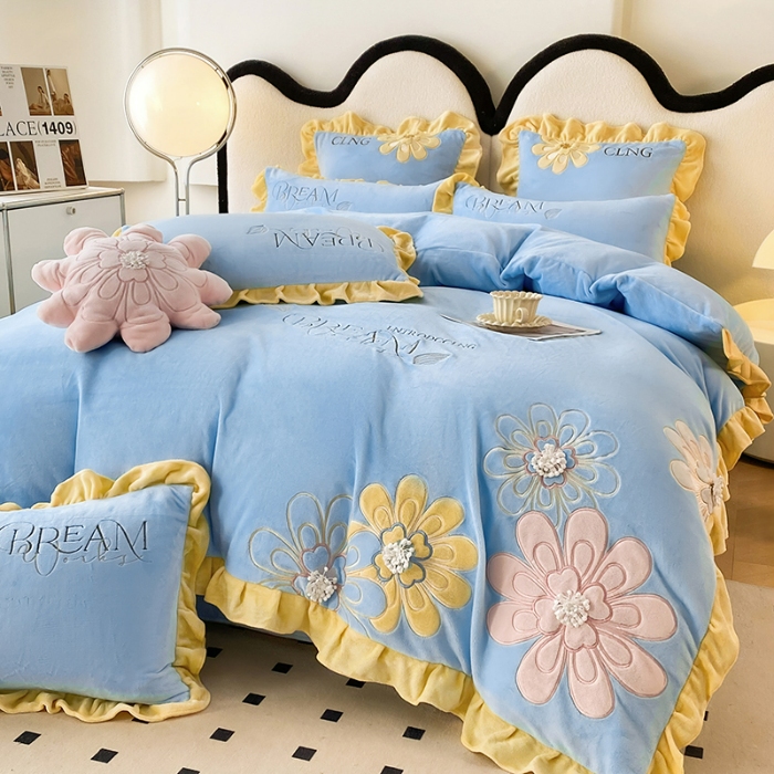 91家纺网 家纺一手货源 找家纺 9斤高端韩版少女心法式公主风贴布绣花牛奶绒四件套小清新绒兔毛绒法莱绒床盖被套丝绒兔毛绒法莱绒床盖被套 潘多拉-婴儿蓝 