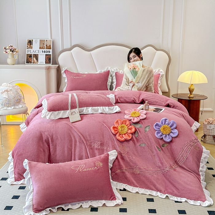 91家纺网 家纺一手货源 找家纺 9斤高端韩版少女心法式公主风贴布绣花牛奶绒四件套小清新绒兔毛绒法莱绒床盖被套丝绒兔毛绒法莱绒床盖被套 锦上添花-豆沙红 