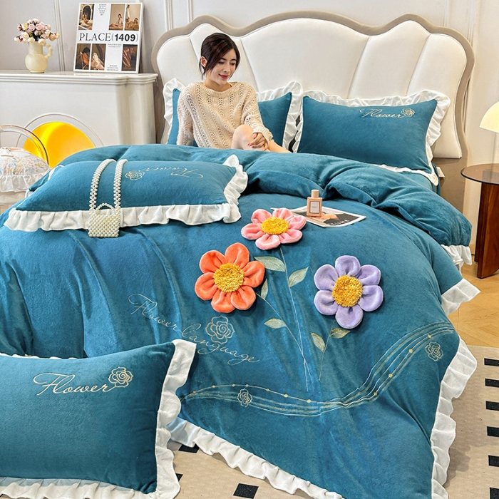 91家纺网 家纺一手货源 找家纺 9斤高端韩版少女心法式公主风贴布绣花牛奶绒四件套小清新绒兔毛绒法莱绒床盖被套丝绒兔毛绒法莱绒床盖被套 锦上添花-宾利蓝