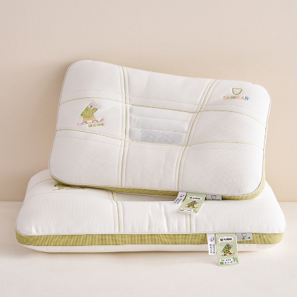 91家纺网 家纺一手货源 找家纺 （总）乐可 2024新款滑板熊决明子枕儿童枕学生枕 枕头枕芯