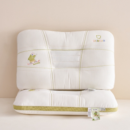 91家纺网 家纺一手货源 找家纺 （总）乐可 2024新款滑板熊决明子枕儿童枕学生枕 枕头枕芯