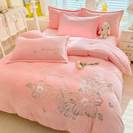 91家纺网 家纺一手货源 找家纺 （总）漫布云2025大版花卉牛奶绒四件套小香风高克重加厚兔毛绒240g牛奶绒工艺款刺绣花四件套婴儿宝宝兔兔绒法莱金貂绒刺绣花四件套