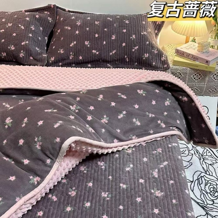 91家纺网 家纺一手货源 找家纺 （总）豆豆绒被罩款四件套 牛奶绒床盖三件套 冬季夹棉加绒床盖枕套
