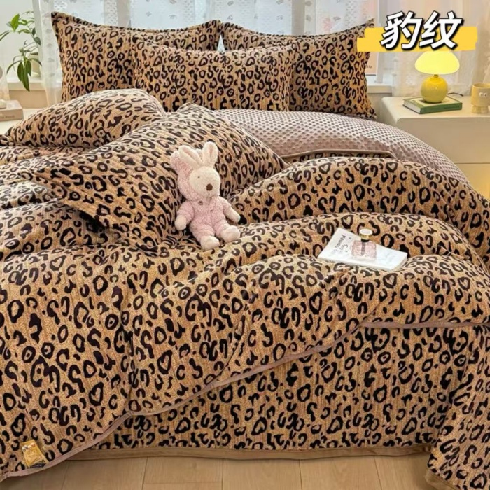 91家纺网 家纺一手货源 找家纺 （总）豆豆绒被罩款四件套 牛奶绒床盖三件套 冬季夹棉加绒床盖枕套