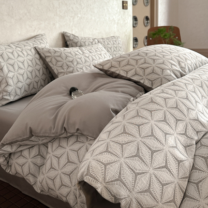 91家纺网 家纺一手货源 找家纺 （总）宜代光年 2024新款开学季60支全棉水洗棉色织提花四件套