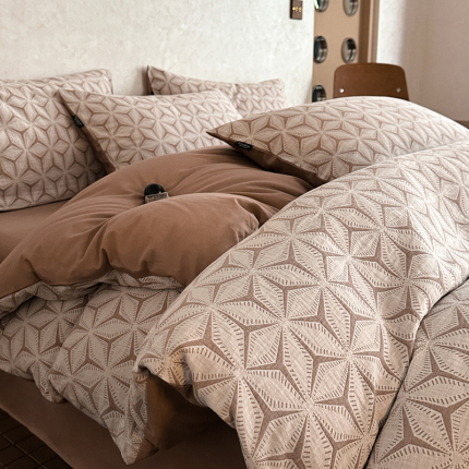 91家纺网 家纺一手货源 找家纺 （总）宜代光年 2024新款开学季60支全棉水洗棉色织提花四件套