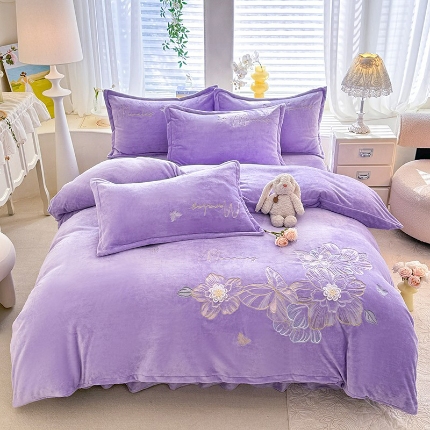 91家纺网 家纺一手货源 找家纺 （总）漫布云2025大版花卉牛奶绒四件套小香风高克重加厚兔毛绒240g牛奶绒工艺款刺绣花四件套婴儿宝宝兔兔绒法莱金貂绒刺绣花四件套