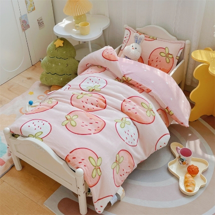 91家纺网 家纺一手货源 找家纺 禧缘家纺（原梦想家） 2024新款儿童牛奶绒三件套 小草莓