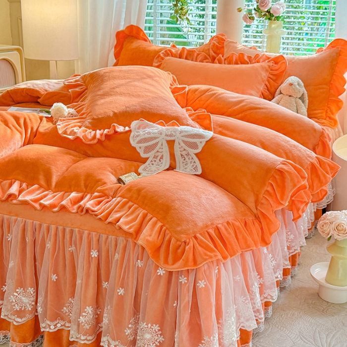 91家纺网 家纺一手货源 找家纺 2025秋冬新款230g全消光牛奶绒床裙款四件套纯色蕾丝花边刺绣蕾丝床裙款床盖款法式蕾丝公主粉奶油风四件套 甜心--艾玛橙 